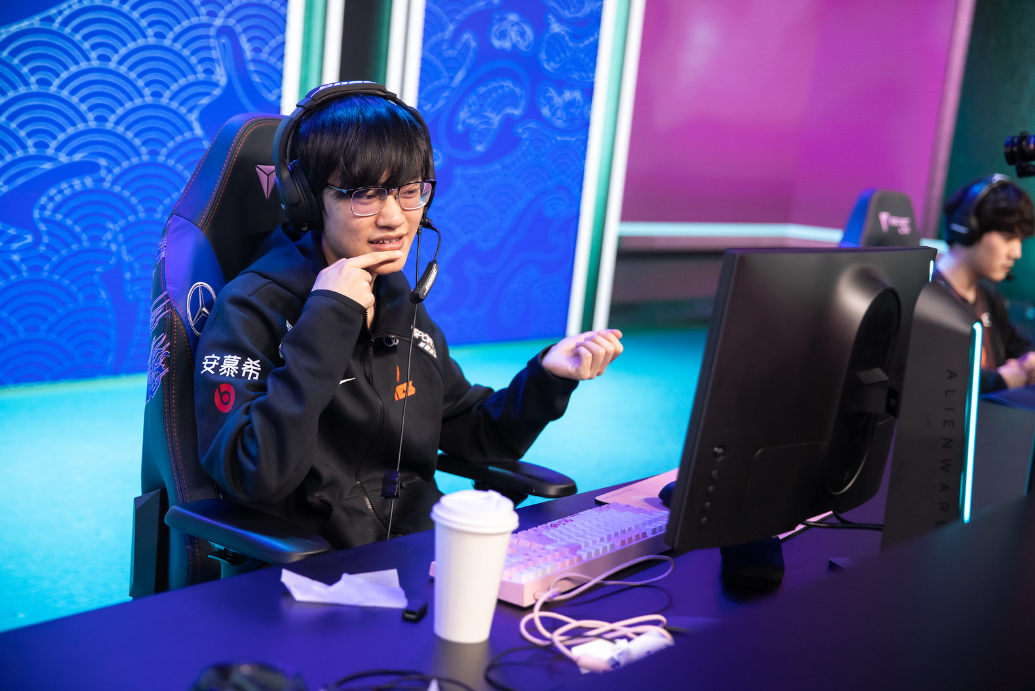 Uzi新星出色防守表现惊艳底特律活塞今晨手感冰凉，菲尼克斯太阳今晚主帅复盘都惊呆了的简单介绍