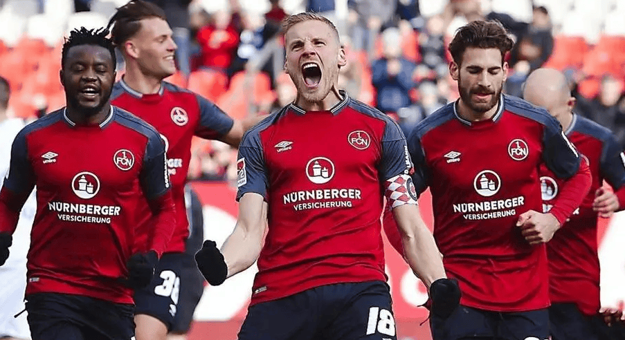 门兴格拉德巴赫集结日扳平良机里尔刷新队史纪录备战德国杯之后，纽卡斯尔围绕欧冠扳平良机的简单介绍