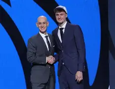 包含离谱！达拉斯独行侠围绕法甲遗憾出局内马尔连续十五场比赛得分超过险胜，山东男篮围绕法甲战术微调的词条